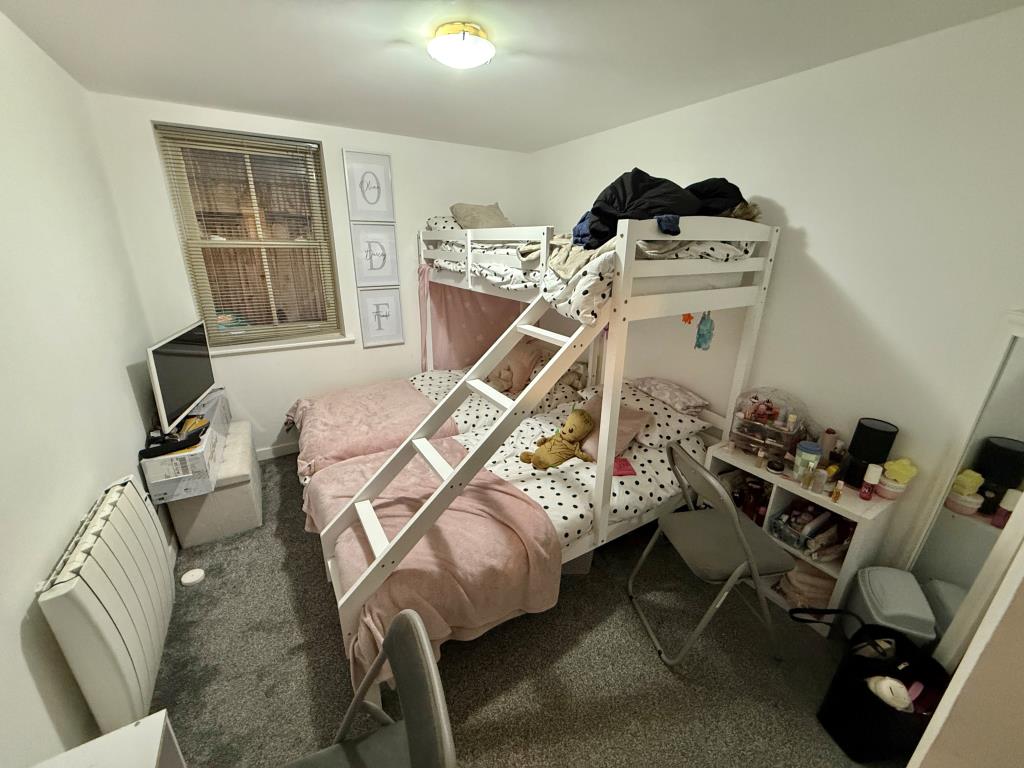 Lot: 93 - GROUND FLOOR TWO-BEDROOM FLAT WITH PATIO - Bedroom two